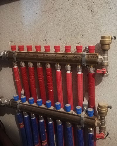 Montaj distribuitor incalzire cu radiatoare